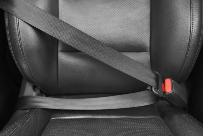 Перетяжка сидений и реставрация торпеды: обновление интерьера авто